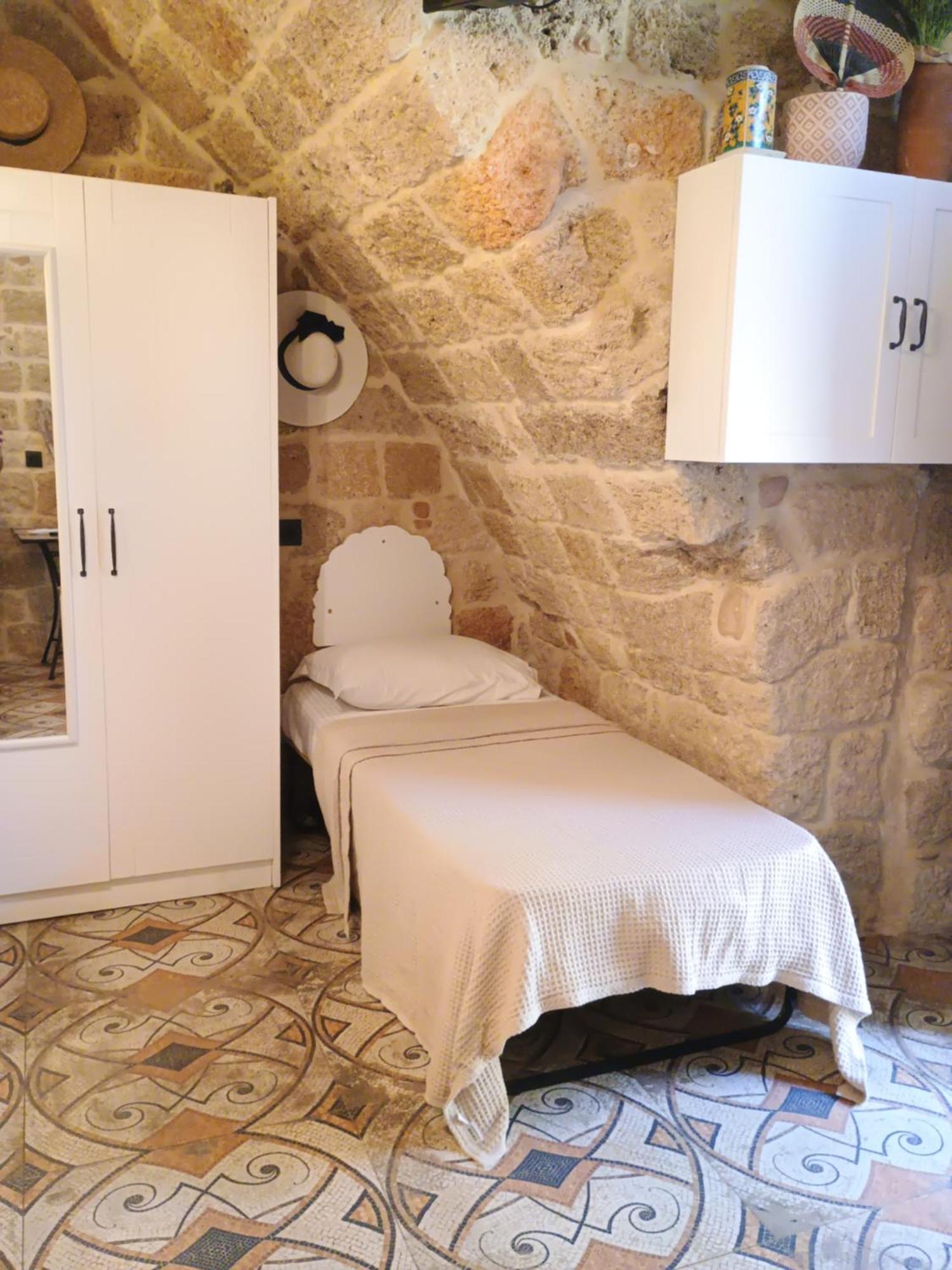 Stone Cave Suite Rhodes City Bagian luar foto